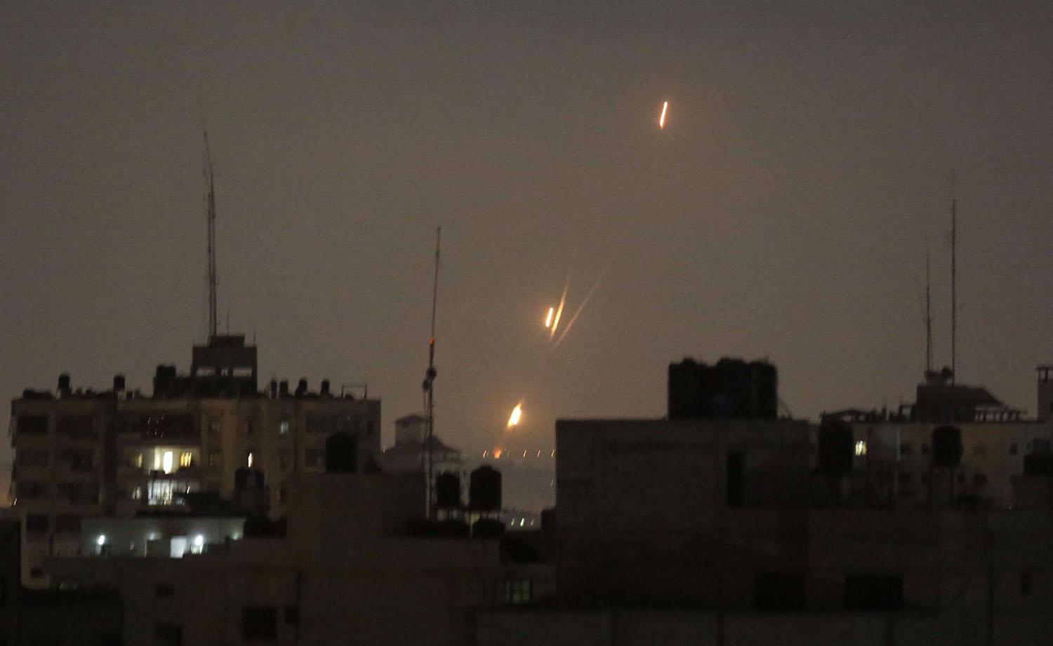 صواريخ تطلق من غزة باتجاه إسرائيل