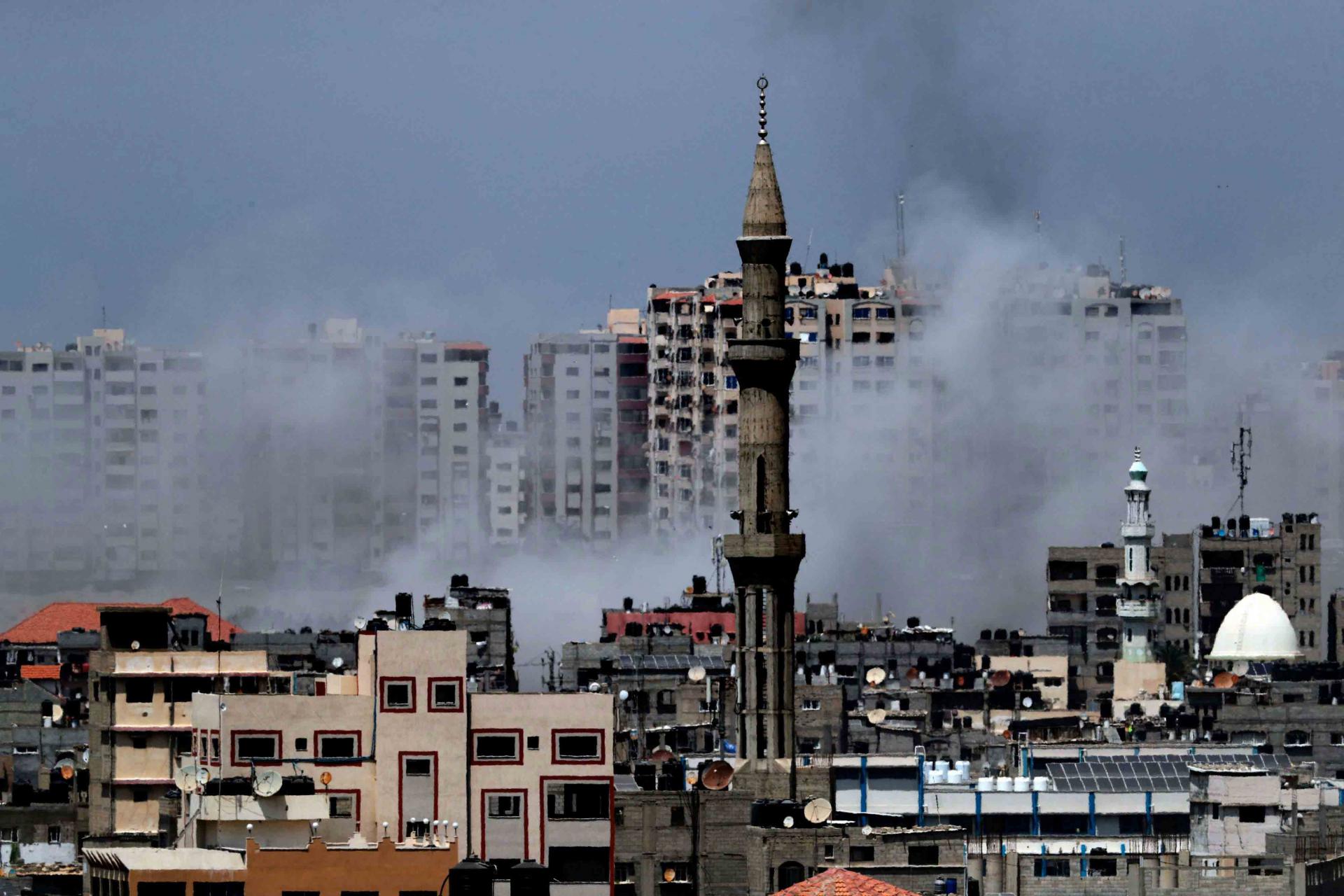 قصف مكثف على غزة