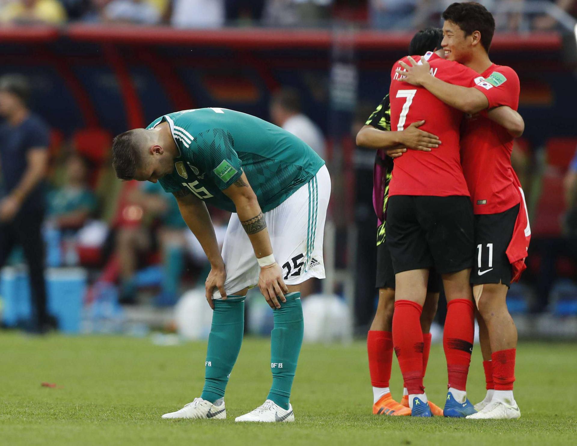 الكوريون يحتفلون يالفوز على المانيا في مونديال روسيا