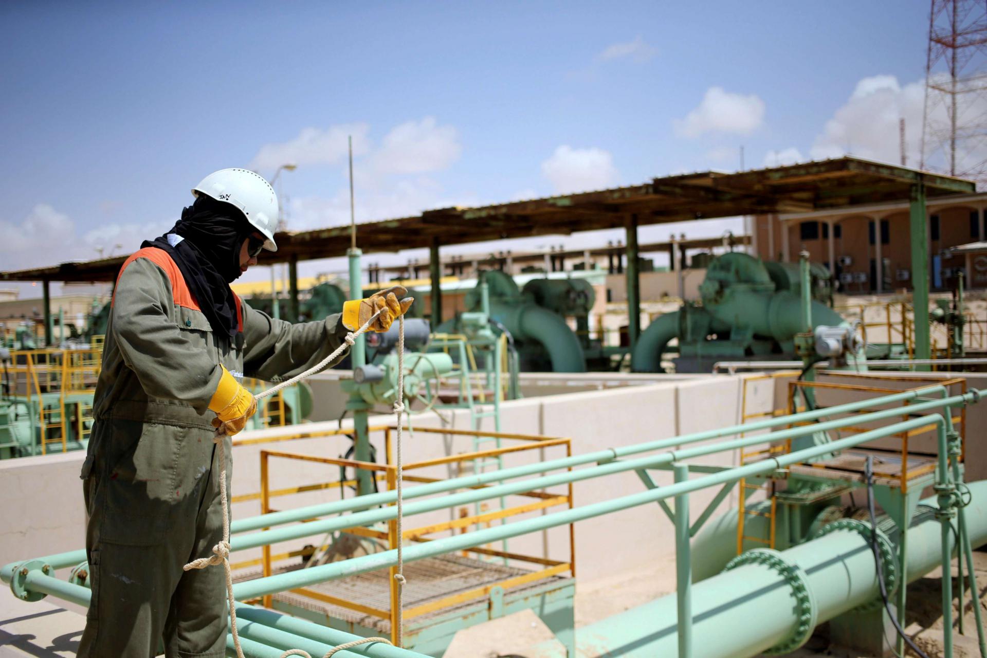 صراع النفط يتأجج في ليبيا