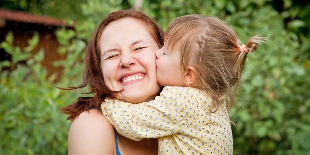 الإنجاب يدفع شبح الزهايمر عن النساء