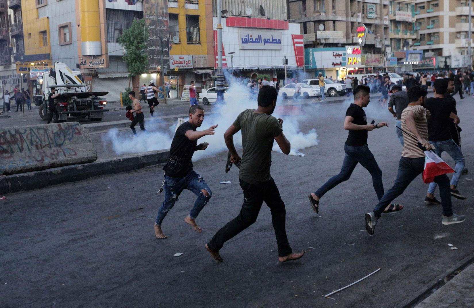 الاحتجاجات تتوسع مع غياب معالجة واقعية للأزمة