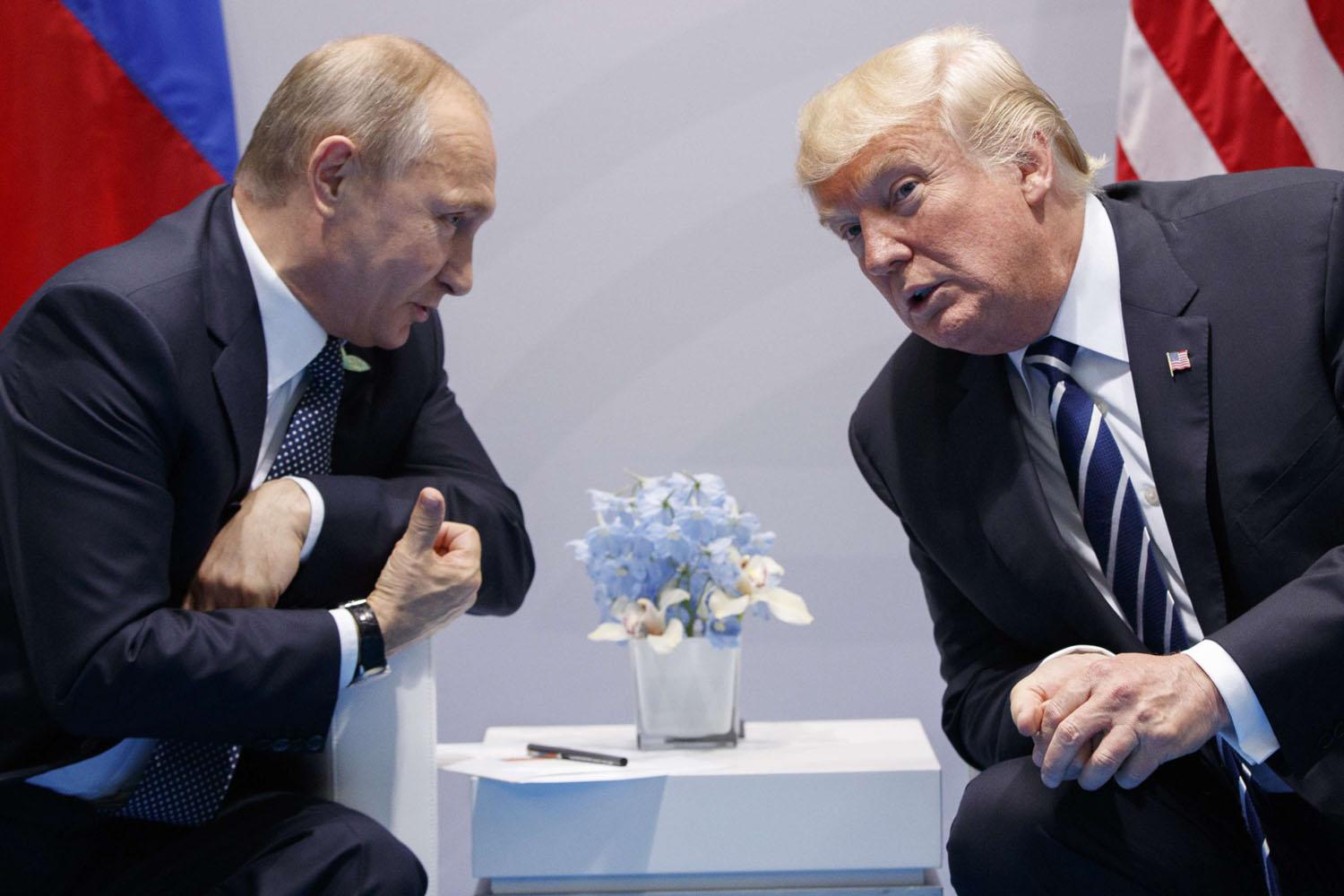 لقاء سابق يجمع الرئيس الروسي بوتين بالرئيس الأميركي ترامب