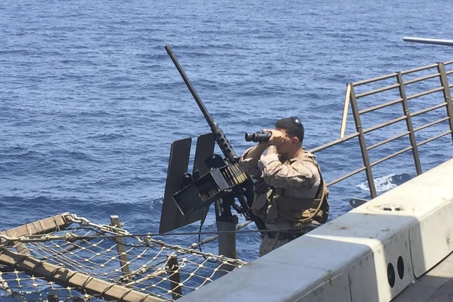 البحرية الأميركية في مضيق هرمز تراقب عن كثب التحركات الإيرانية
