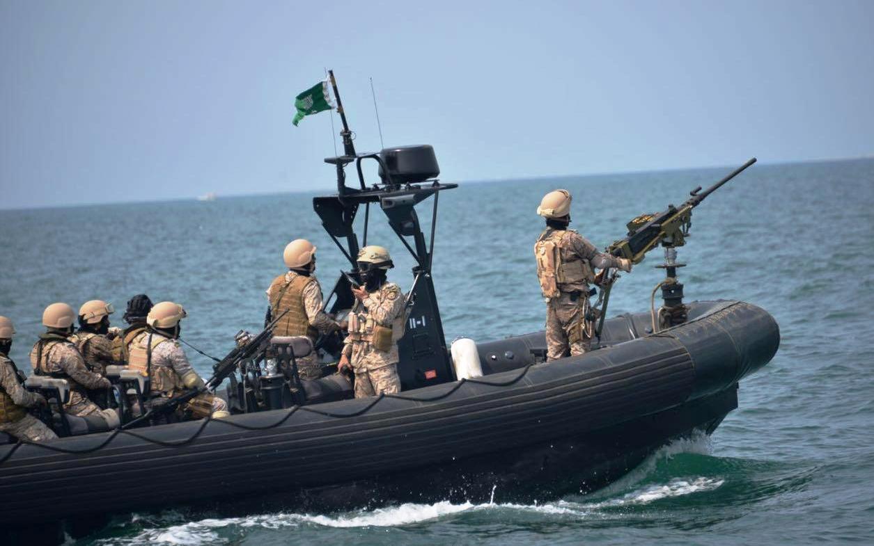 القوات البحرية السعودية تراقب الوضع في البحر الأحمر