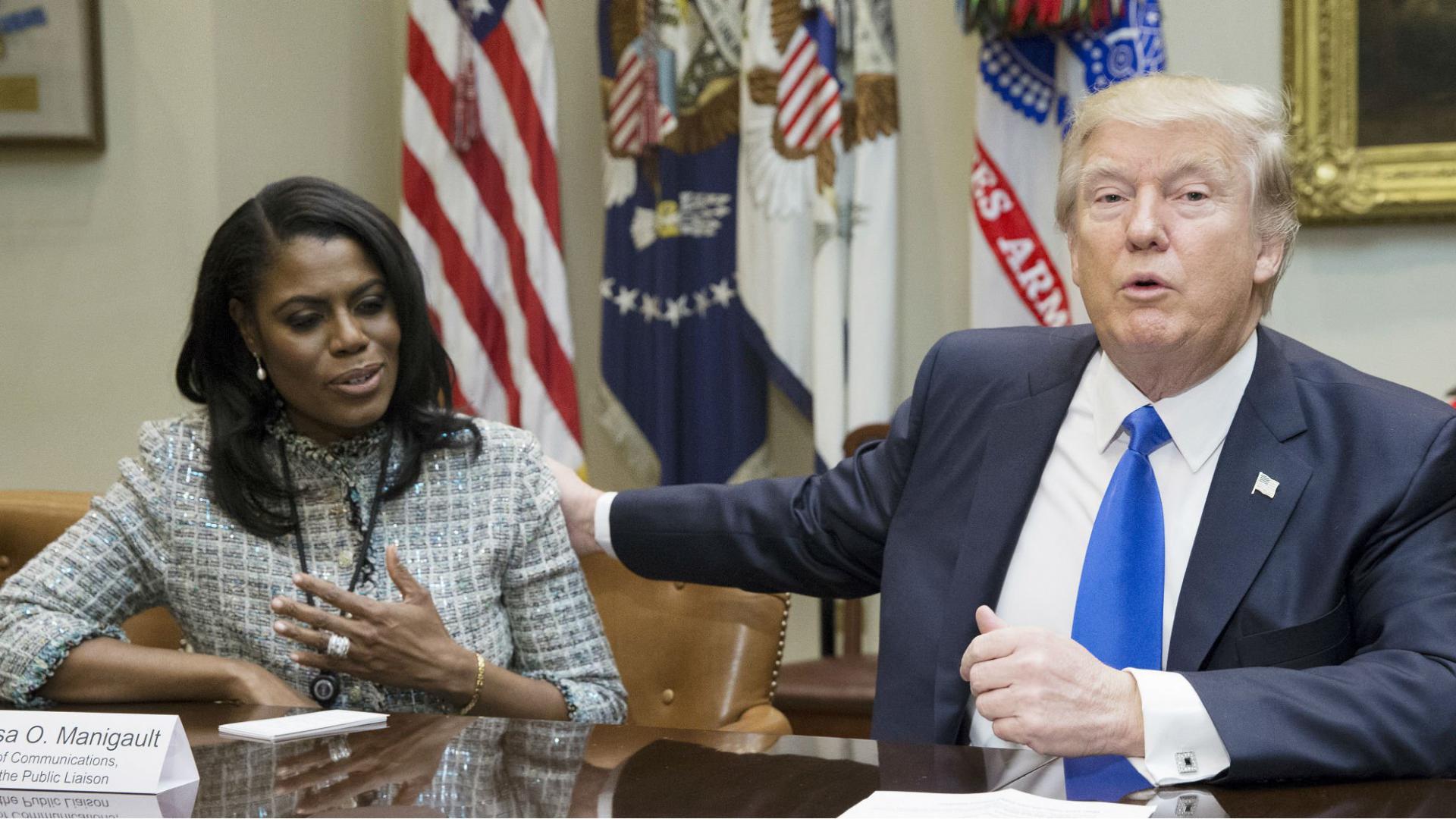 الرئيس الأميركي دونالد ترامب ومستشارته السابقة أوماروسا مانيغولت نيومان 