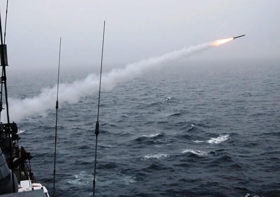 الصواريخ أطلقت من البحر وليس معلوما بعد الجهة التي أطلقتها