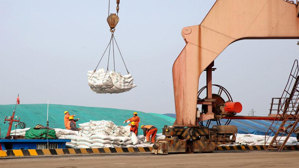 ترامب يتحدث عن عقوبات تجارية صينية تستهدف الموالين له