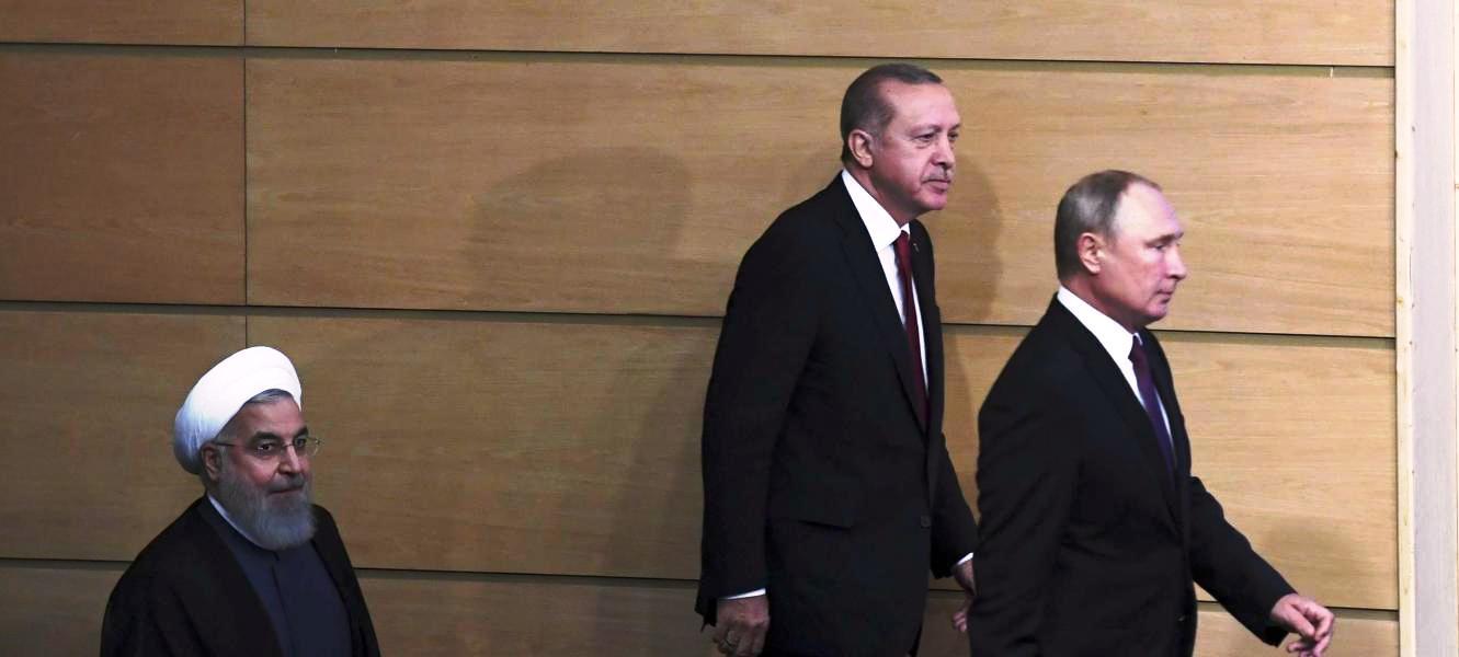 الرؤساء الروسي فلاديمير بوتين والتركي رجب طيب اردوغان والإيراني حسن روحاني