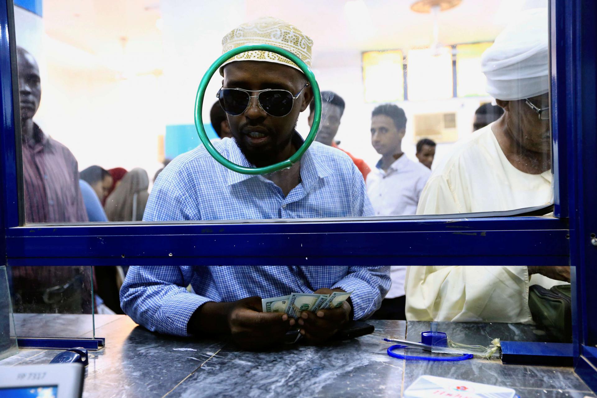 ثالث تخفيض لقيمة العملة منذ بداية 2018