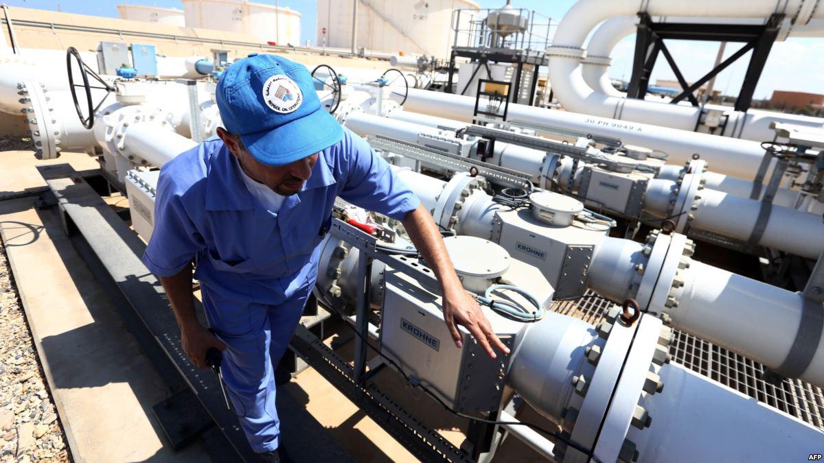 الاضطرابات الأمنية والسياسية والاجتماعية تربك انتاج النفط الليبي