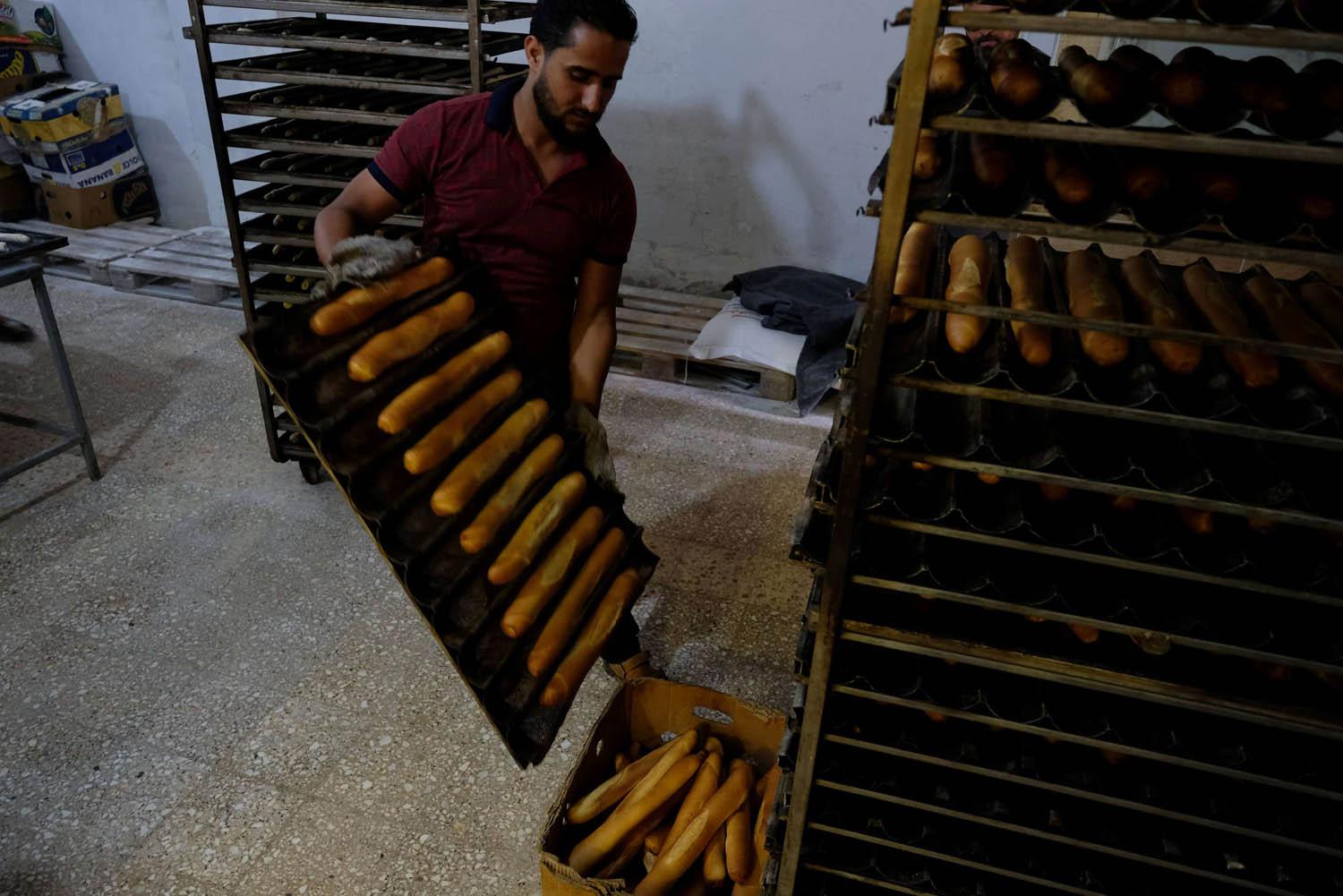 خباز ليبي في فرن ببنغازي