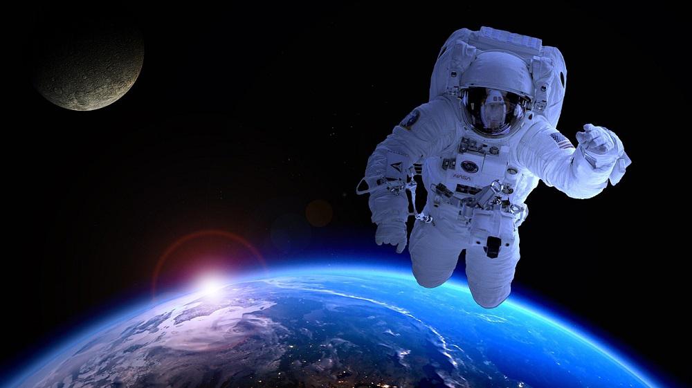 ربع مليون دولار ثمنا لبضع دقائق على حافة الأرض