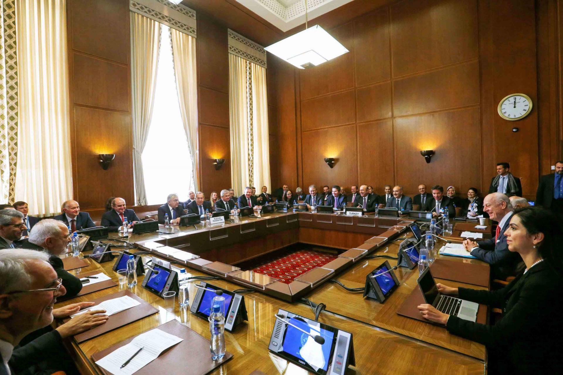 مشاورات مكثفة للوصول الى اتفاق منصف