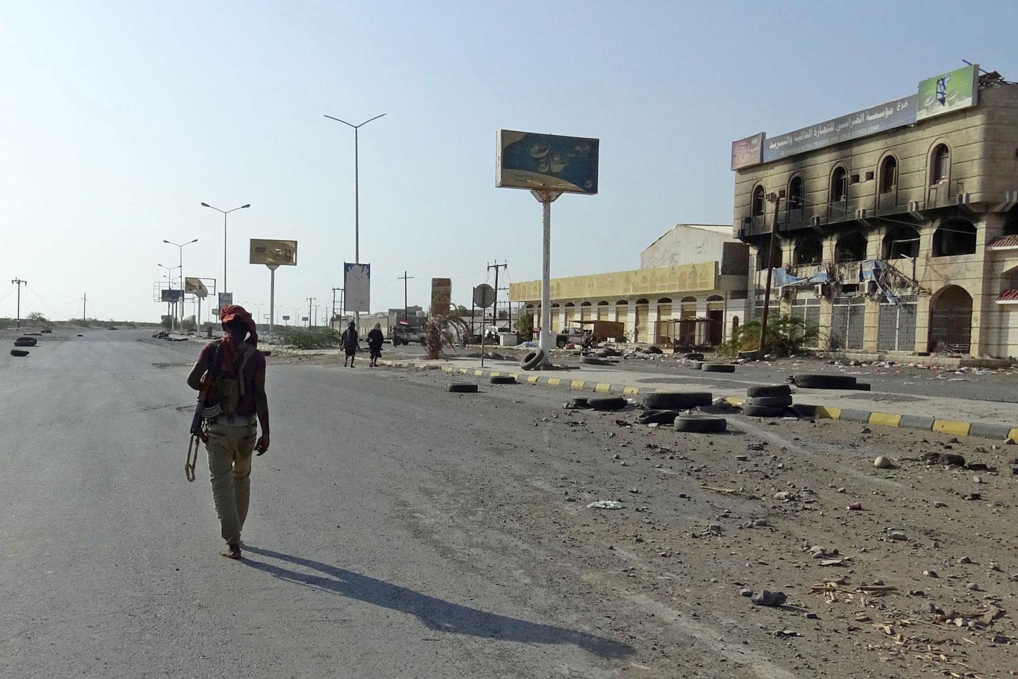 الحديدة تشهد اشتباكات متقطعة عند أطرافها الجنوبية والشرقية