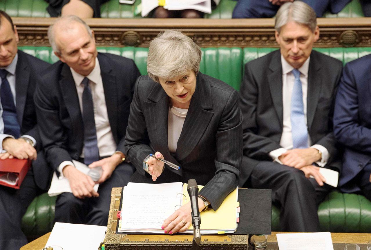 رئيسة الوزراء البريطانية تيريزا ماي في جلسة مساءلة بمجلس العموم البريطاني