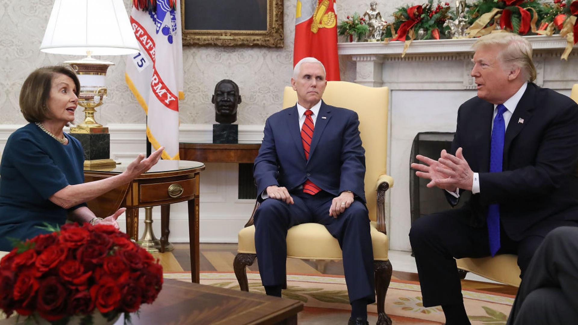 الرئيس الأميركي دونالد ترامب في نقاش متشنج مع زعيمة الأغلبية الديمقراطية نانسي بيلوسي