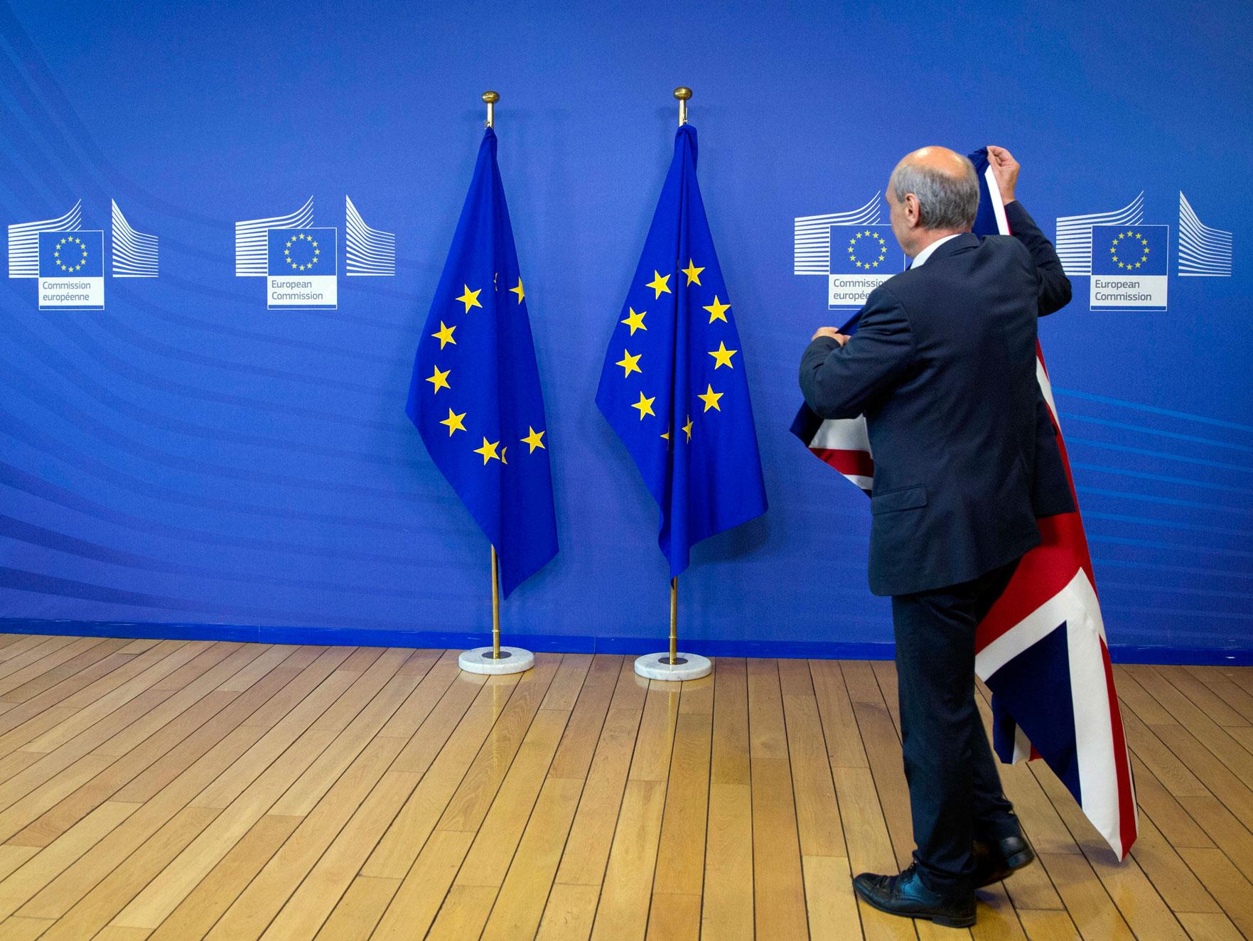 بريطانيا تواجه غموضا متزايدا قبل أشهر قليلة من الانفصال عن الاتحاد الأوروبي