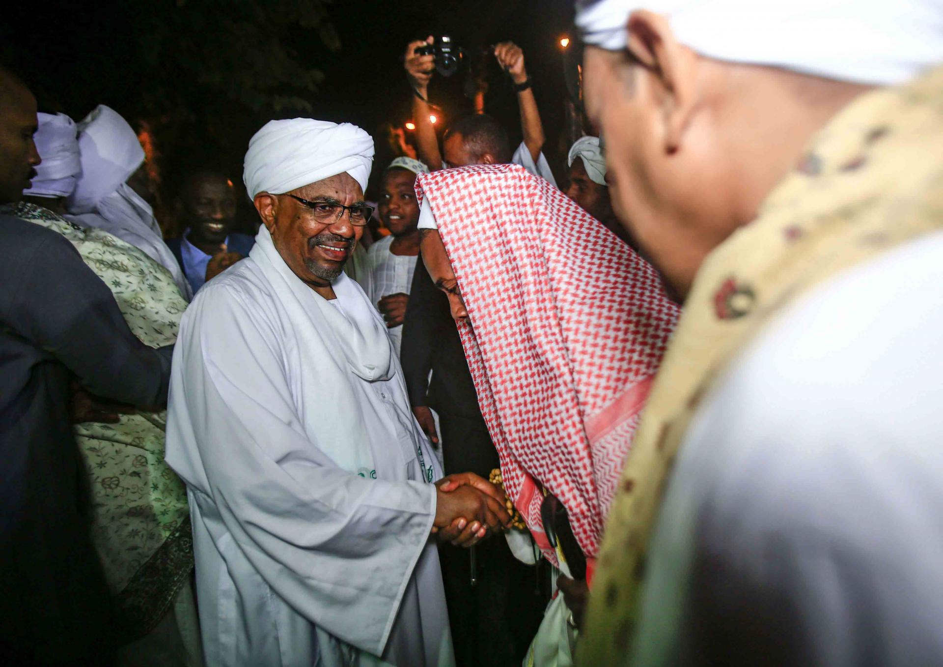 البشير يعتبر معارضيه غير مفوضين من الشعب