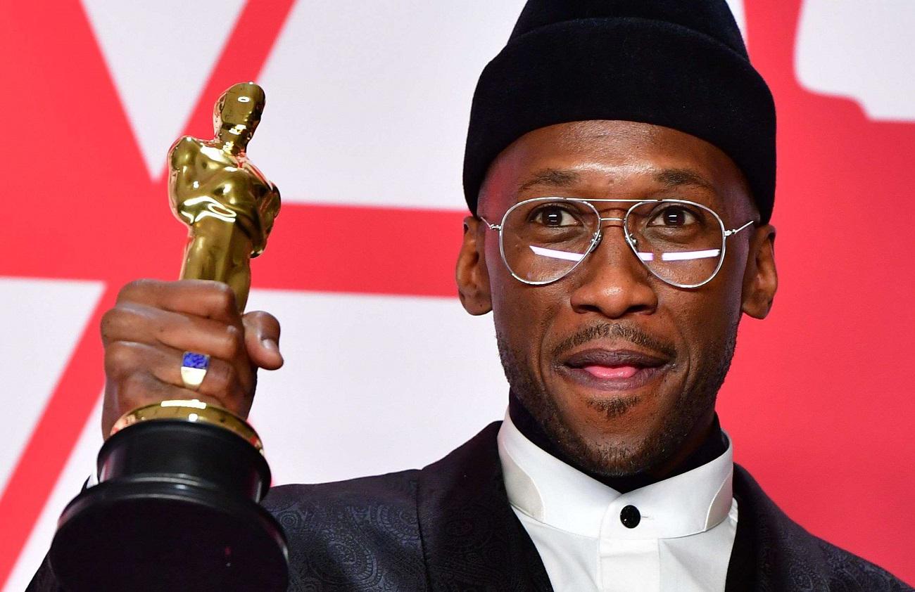 الممثل ماهرشالا علي بطل فيلم "غرين بوك" يتسلم جائزة الأوسكار