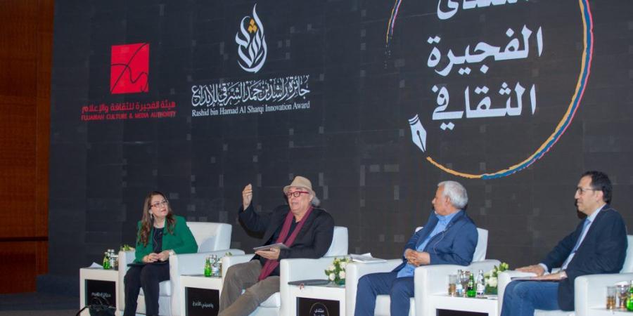 جلسة من جلسات منتدى الفجيرة الثقافي