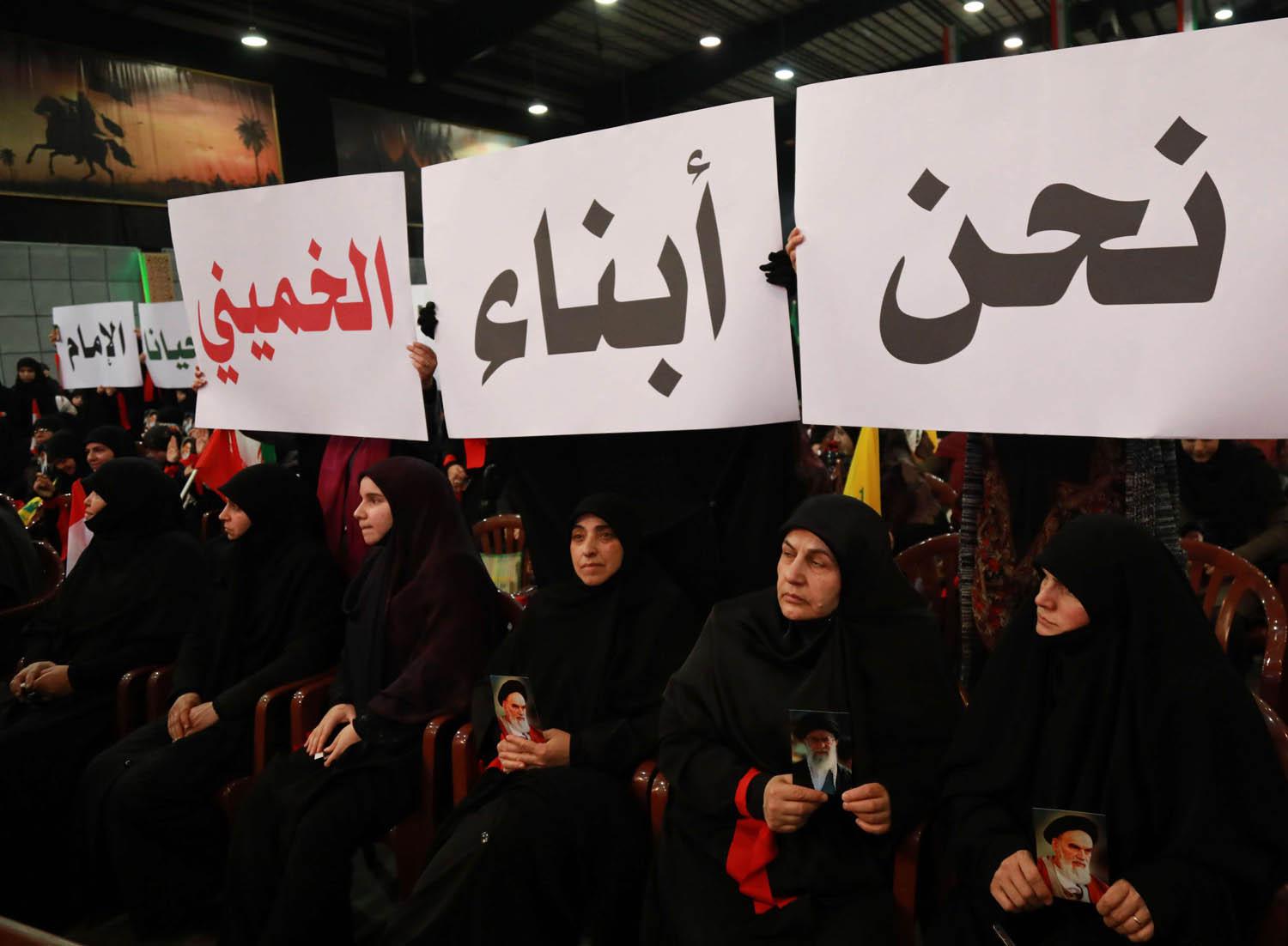 لبنانيون من حزب الله يحتفلون بذكرى الثورة الإيرانية
