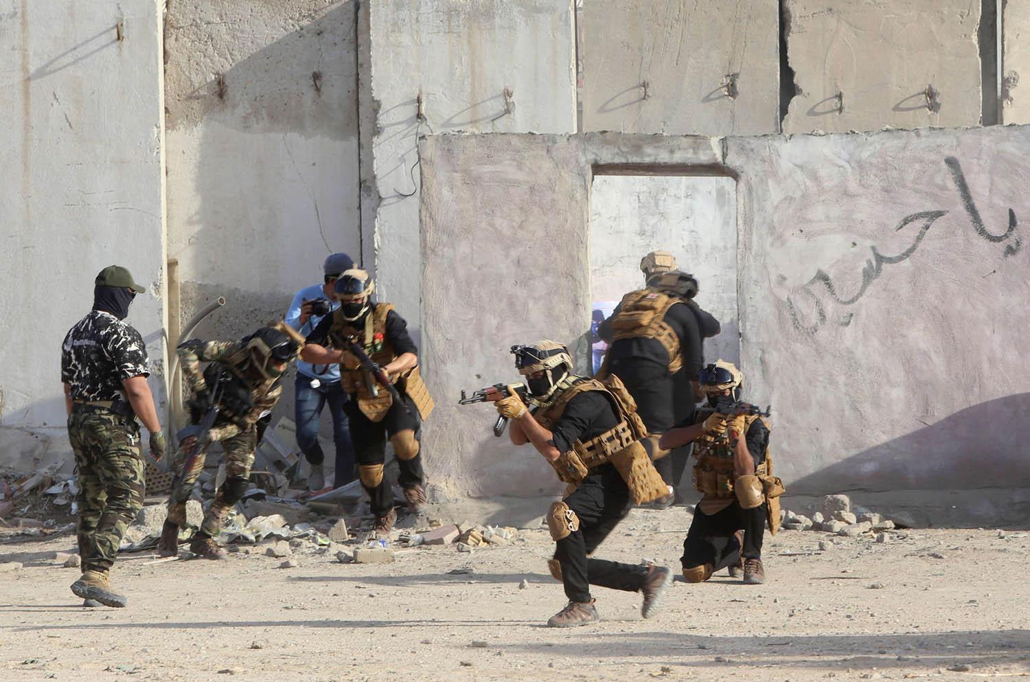 فرقة من الحشد الشعبي تجري تدريبات في البصرة