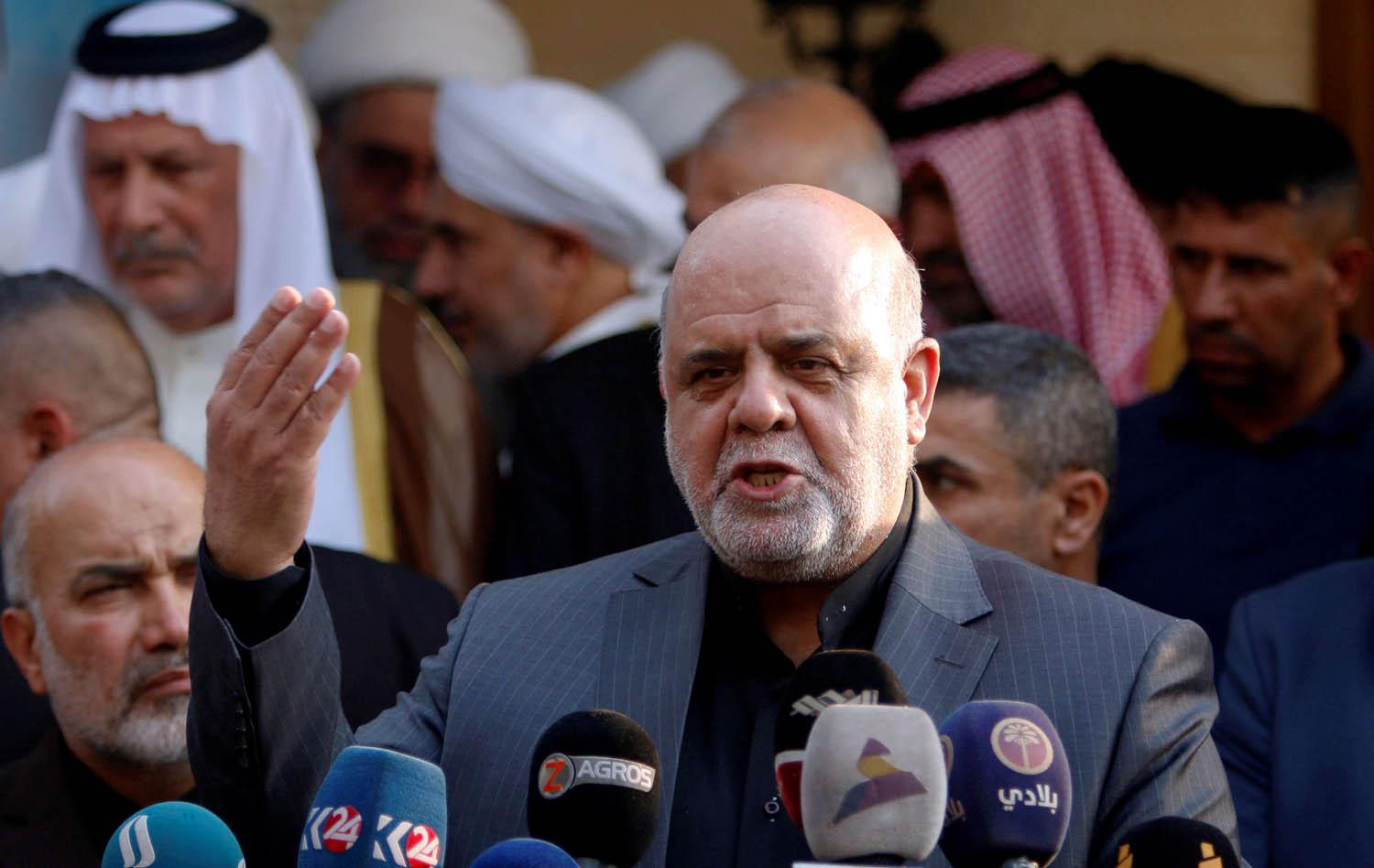 السفير الإيراني ايرج مسجدي يتحدث إلى حشد من العراقيين بعد احداث البصرة