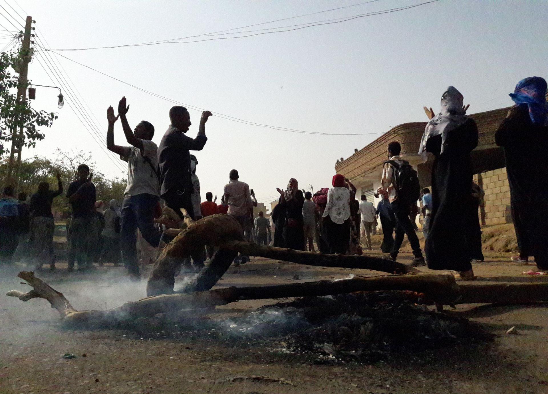Sudanese protesters chant slogans during an anti-government demonstration in the capital Khartoum's twin city of Omdurman on January 31, 2019.