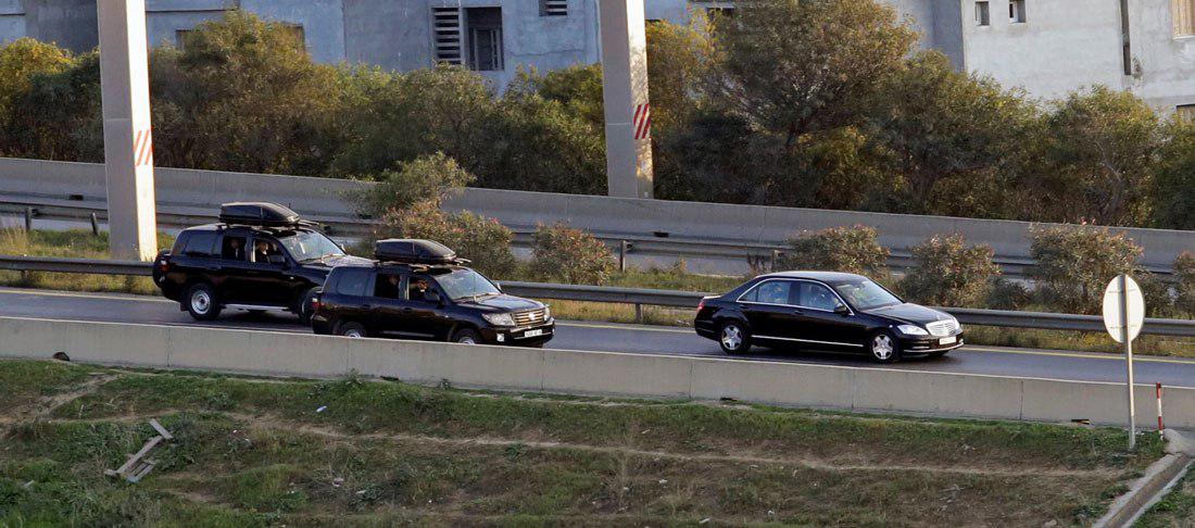 موكب الرئيس الجزائري عبدالعزيز بوتفليقة في طريق العودة إلى قصر المرادية