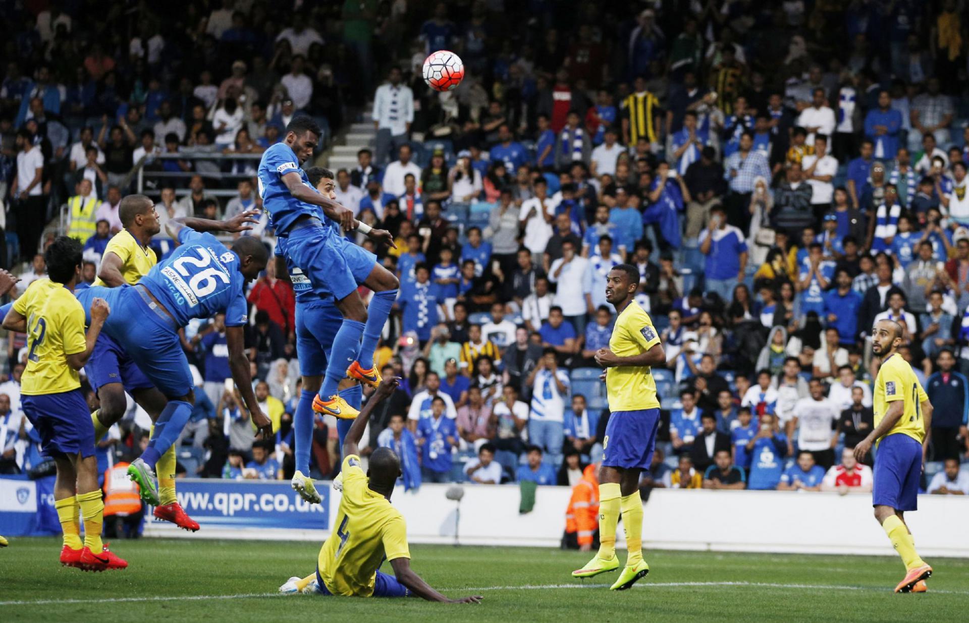 الهلال والنصر في لقاء ضمن الدوري السعودي في 2015