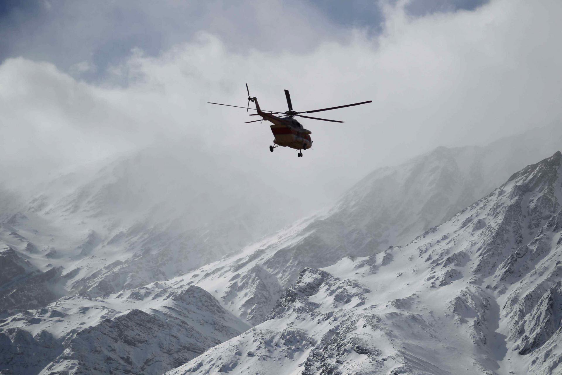 الطائرة اصطدمت بأحد الجبال وسقطت