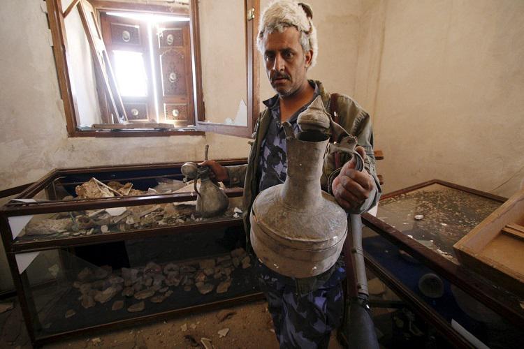 قطع اثرية يمنية