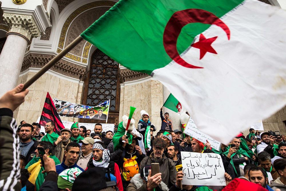 المحتجون الجزائريون