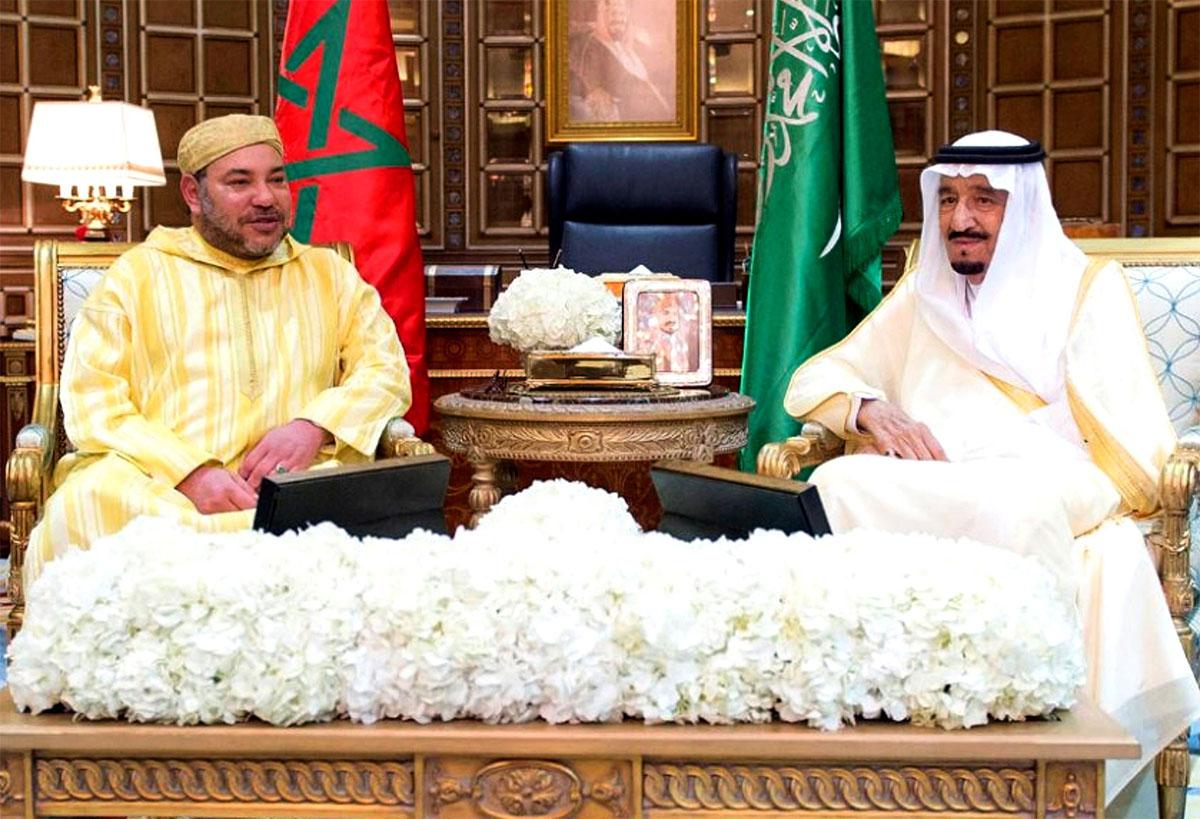 Saudi King (R) with King Mohammed VI in Riyadh in 2015
