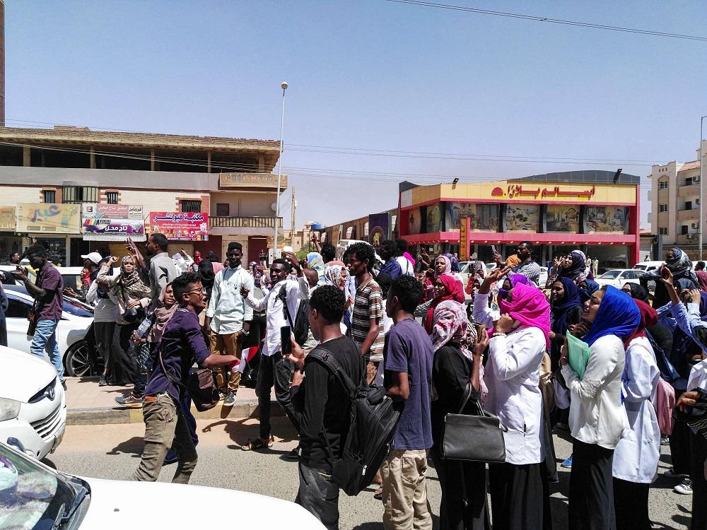 المحتجون في السودان