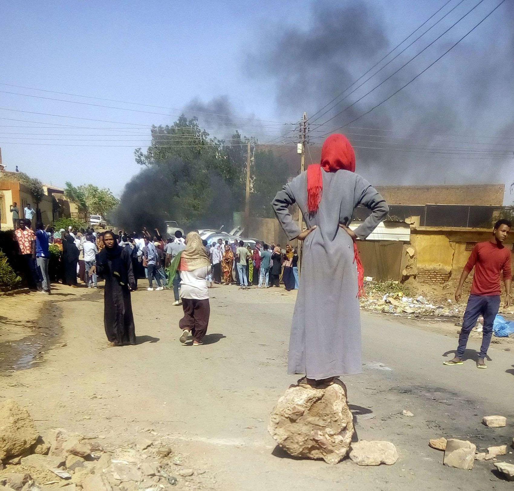 البشير خفض عقوبة التظاهر من 10 سنوات الى ستة اشهر!