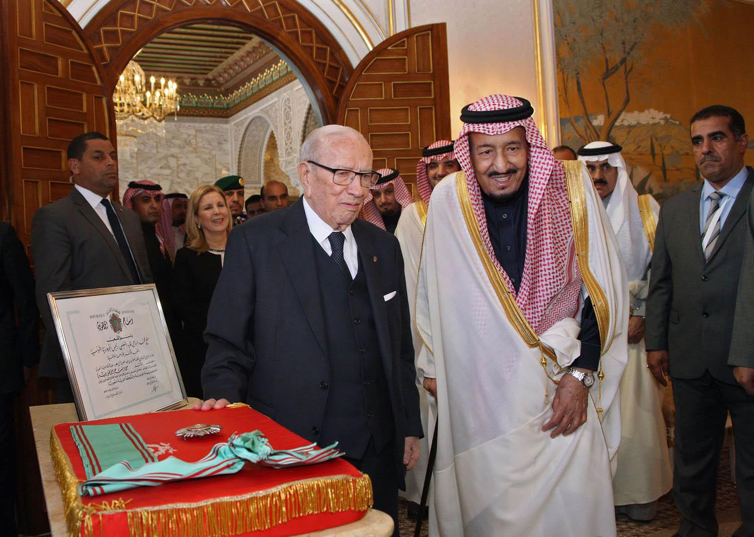 العاهل السعودي سلمان بن عبدالعزيز في ضيافة الرئيس التونسي الباجي قائد السبسي