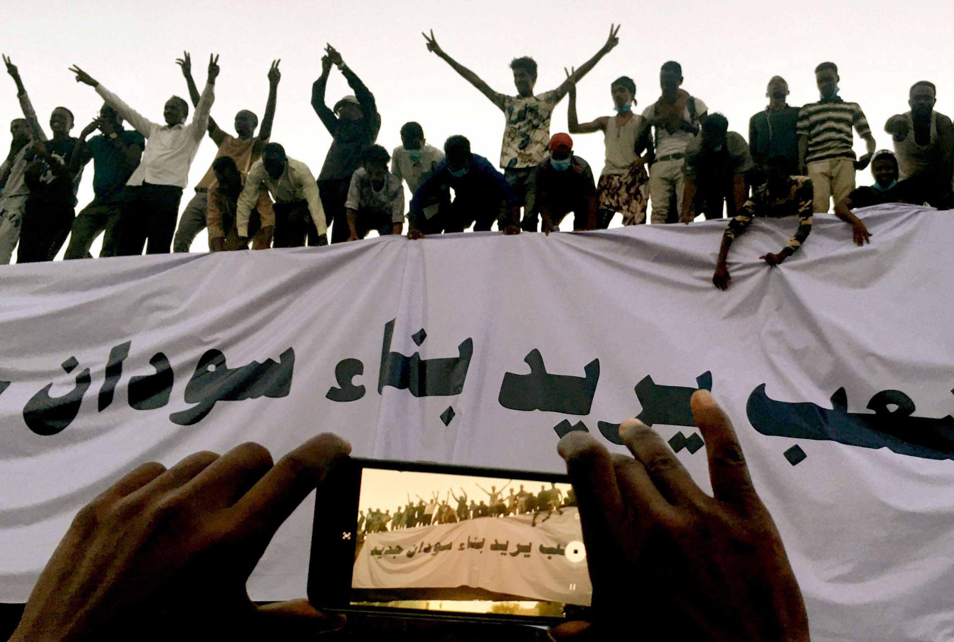 دعوات لتطهير جهاز الشرطة من الفاسدين وإعادة هيكلة المؤسسة لخدمة الشعب
