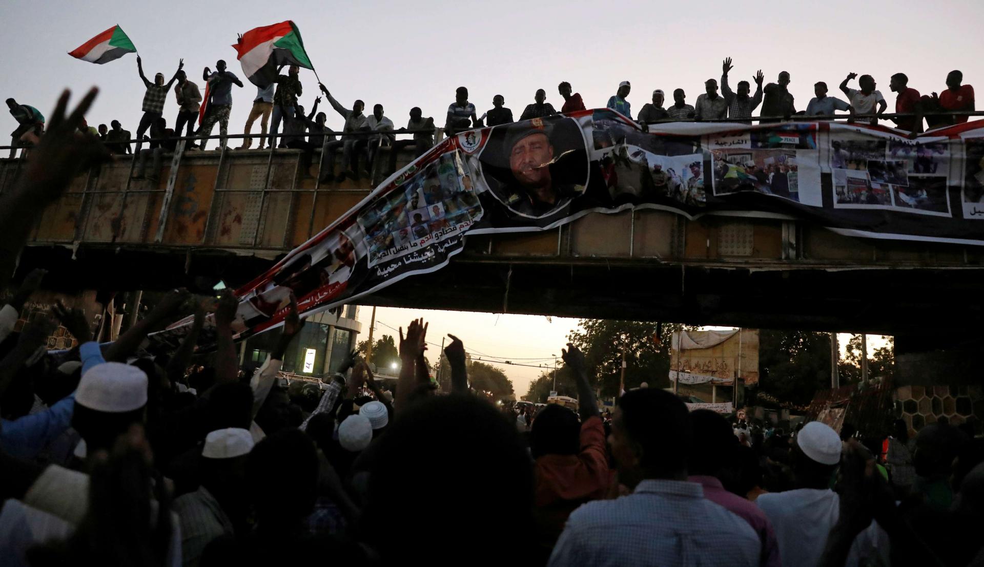 المحتجون في السودان