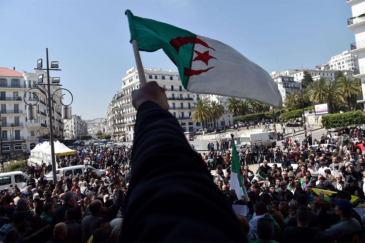 'Algerians will not accept that symbols of the regime'