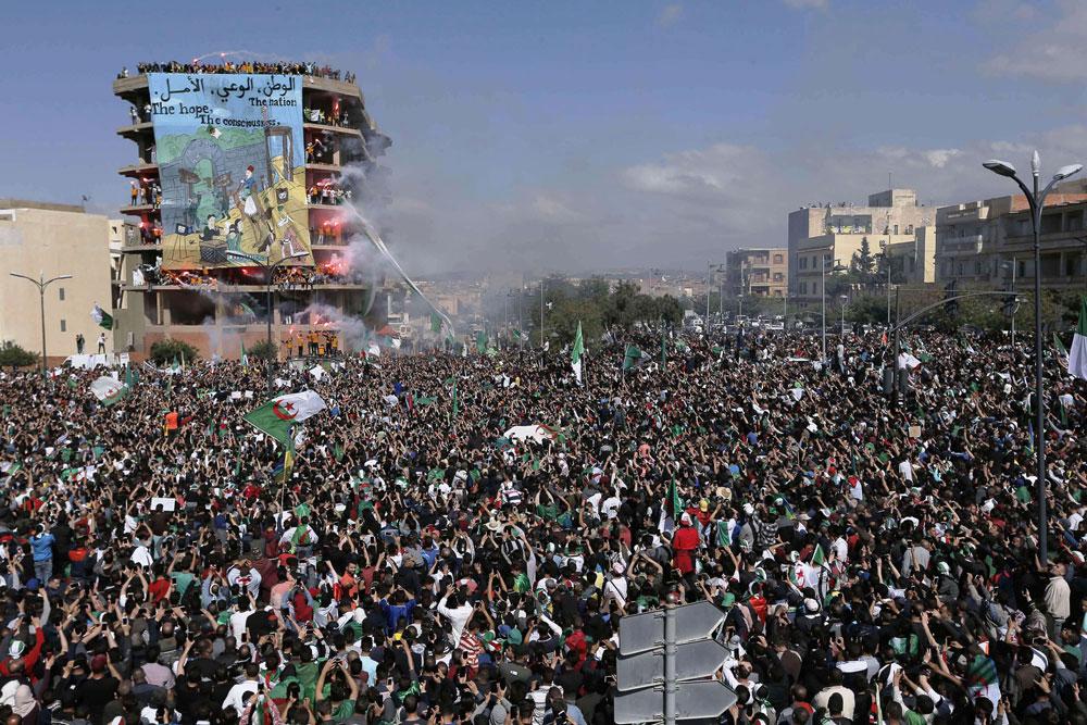 الحراك الشعبي مستمر حتى رحيل رموز نظام بوتفليقة