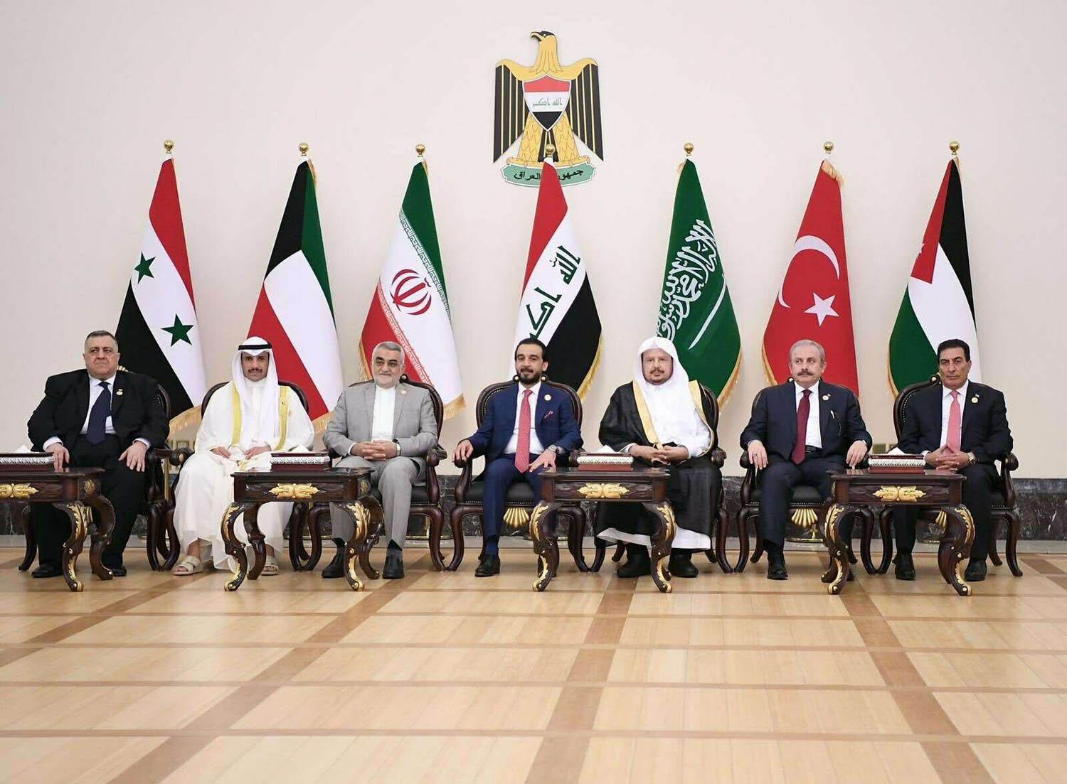 رؤساء البرلمانات لمؤتمر بغداد يتوسطهم محمد الحلبوسي رئيس البرلمان العراقي