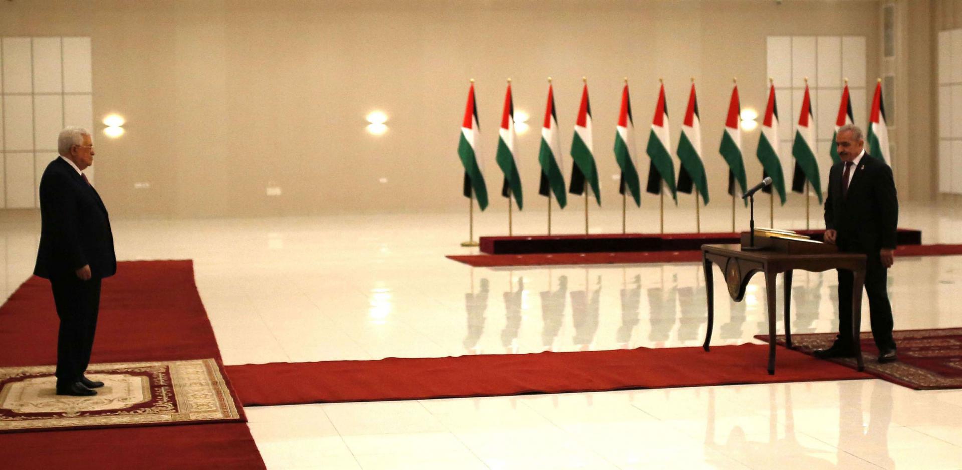 الموالون لعباس يهيمنون على الحكومة
