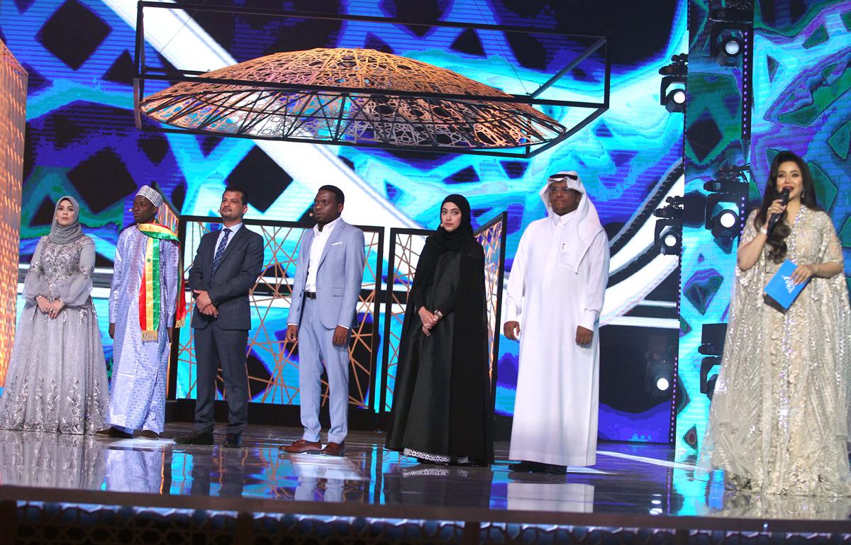 إلى أين يا وجدَ السُّرى تُسرِج الظما؟