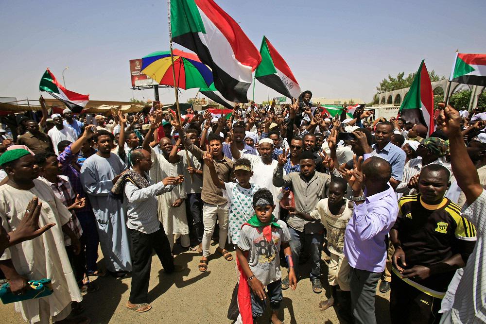 المحتجون في السودان