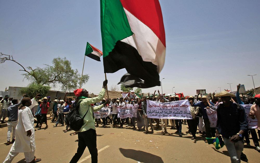 المحتجون في السودان