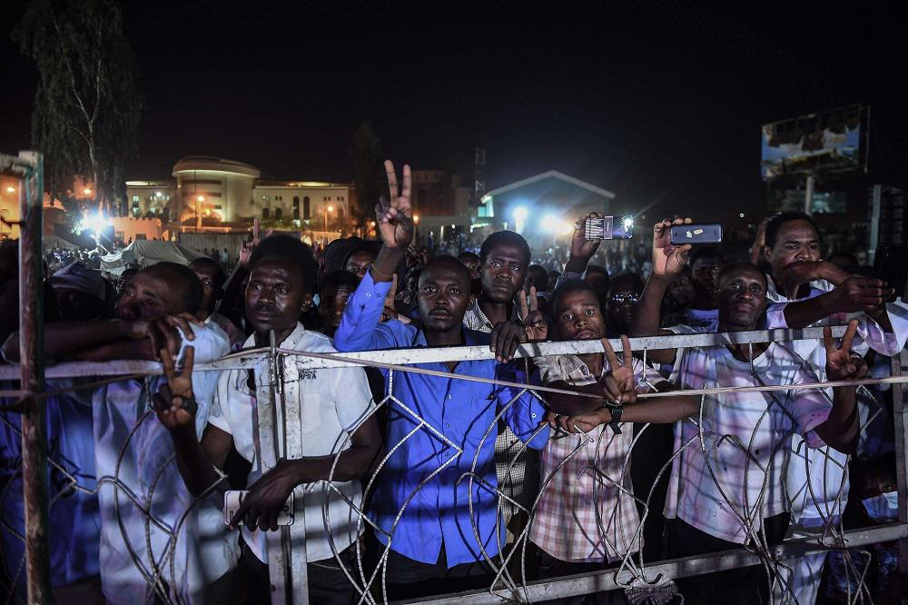 المحتجون في السودان