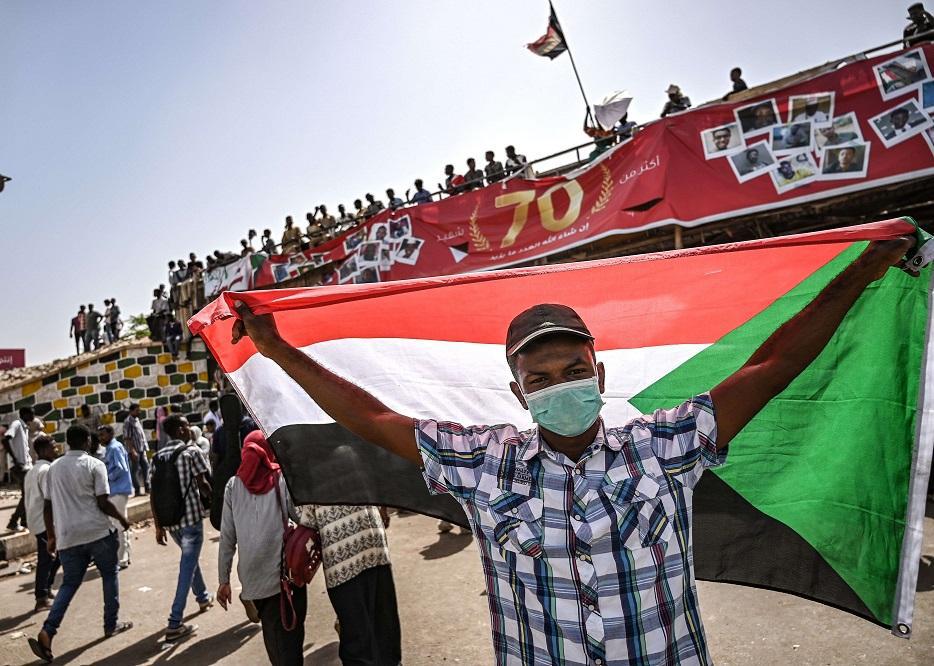المحتجون في السودان