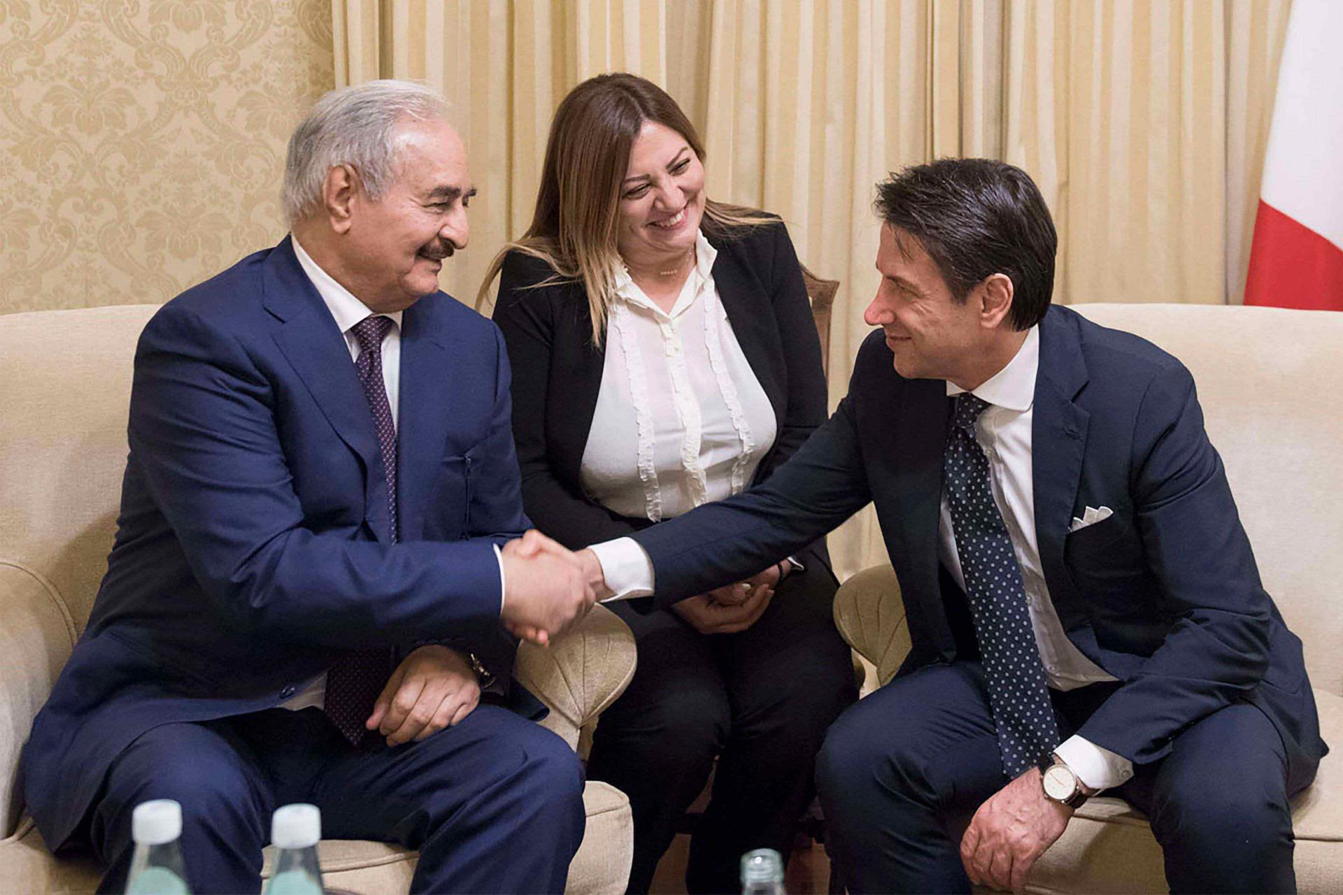 روما تعدل بوصلتها مع باريس للعودة إلى طاولة المفاوضات في ليبيا